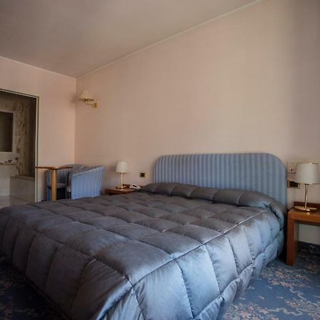 Hostellerie Du Cheval Blanc Aosta Exterior foto