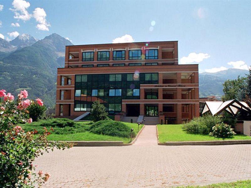 Hostellerie Du Cheval Blanc Aosta Exterior foto