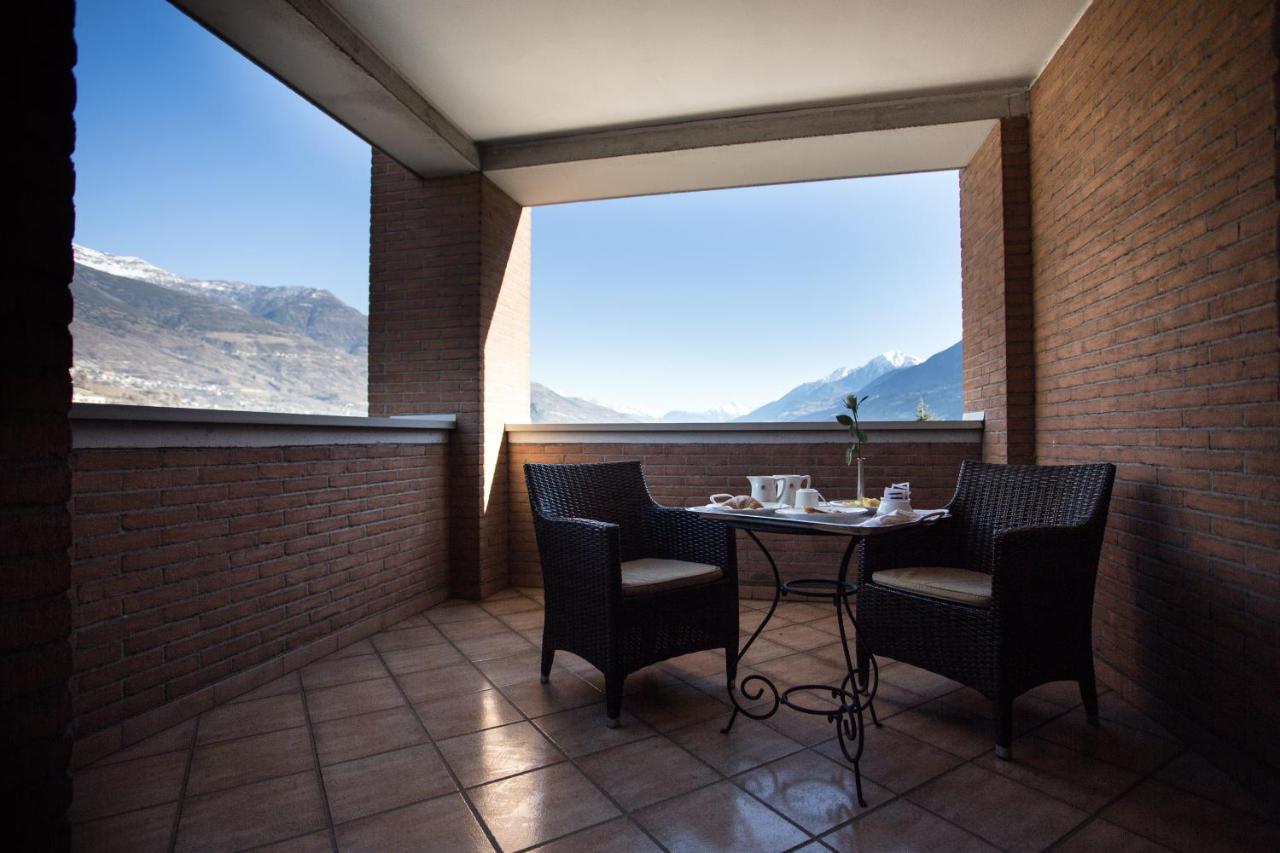 Hostellerie Du Cheval Blanc Aosta Exterior foto